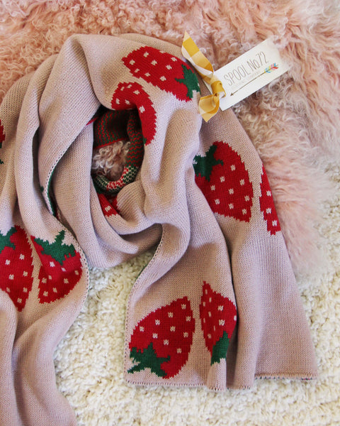 Strawberry label scarfのシームタックスカート＋カーデセット Strawberry Knit Scarf in Pink, Cozy Knit Scarves from Spool 72