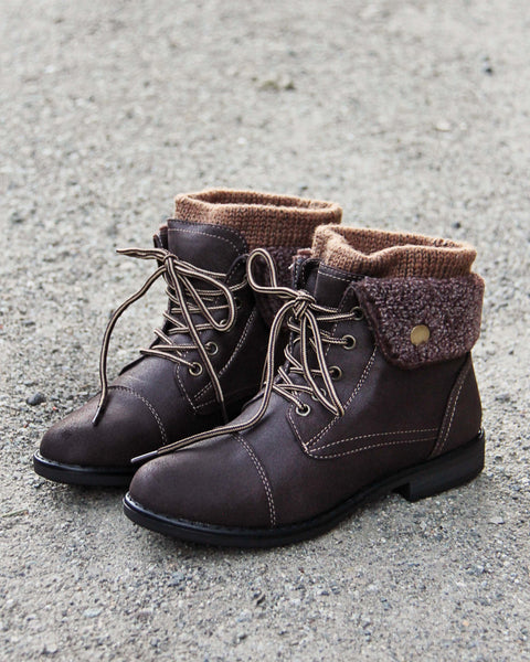 The Nor'Easter Boots in Brown: Featured Product Image