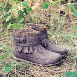 Pine Grass Moccasins: Alternate View #1