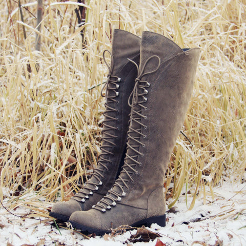 Snow Grass Lace-Up Boots