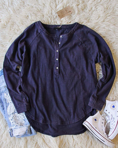 Mineral Wash Henley in Navy
