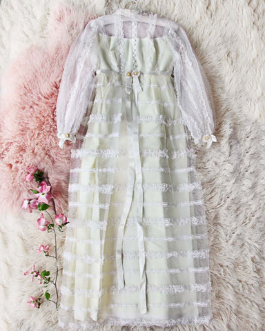 Vintage Daisy Lace Wedding Dress